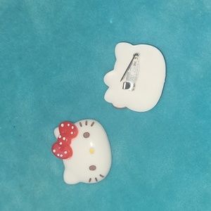 2 Hello Kitty Pins